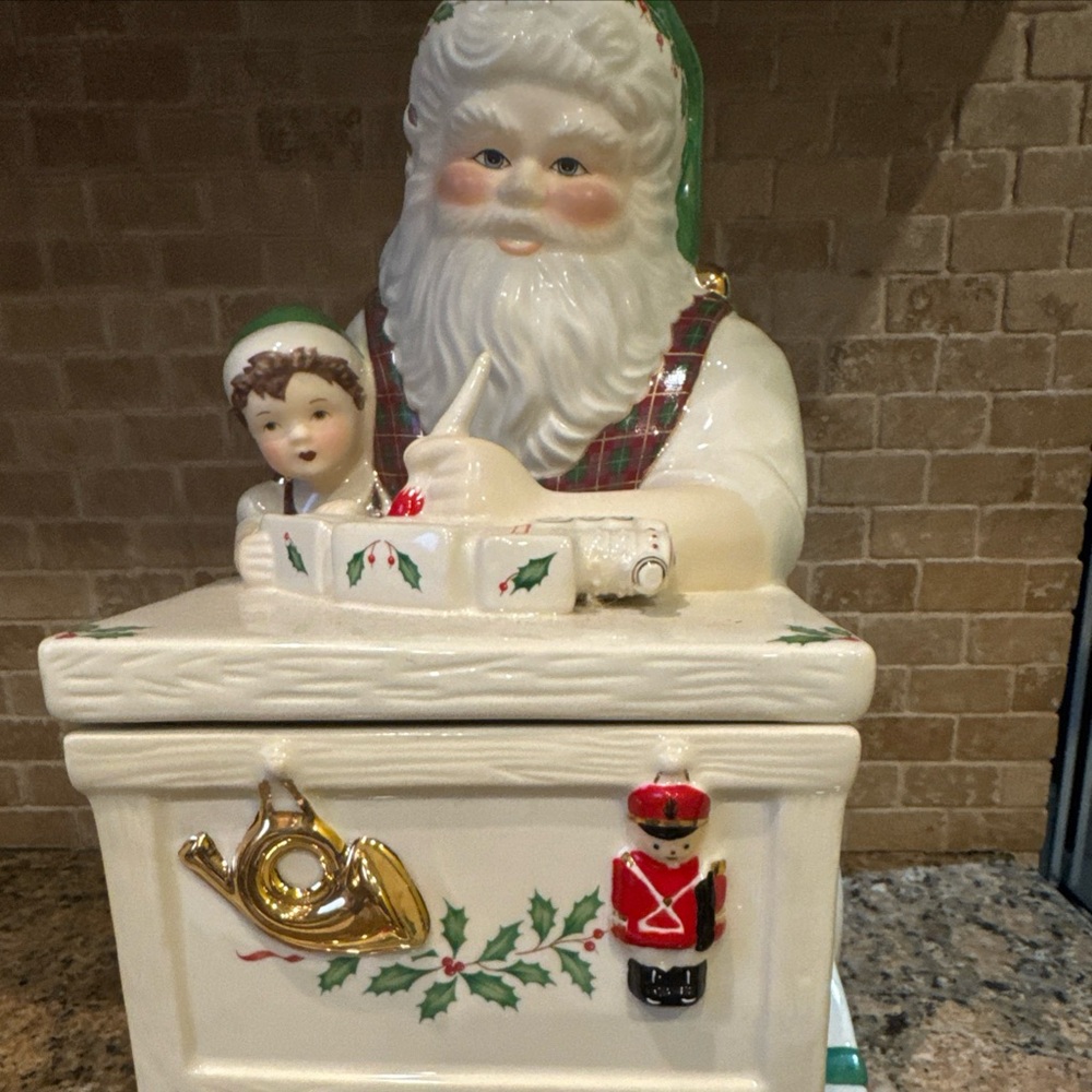LENOX for the Holidays CHRISTMAS SANTA'S HOLIDAY TOY SHOP Workshop Cookie Jar